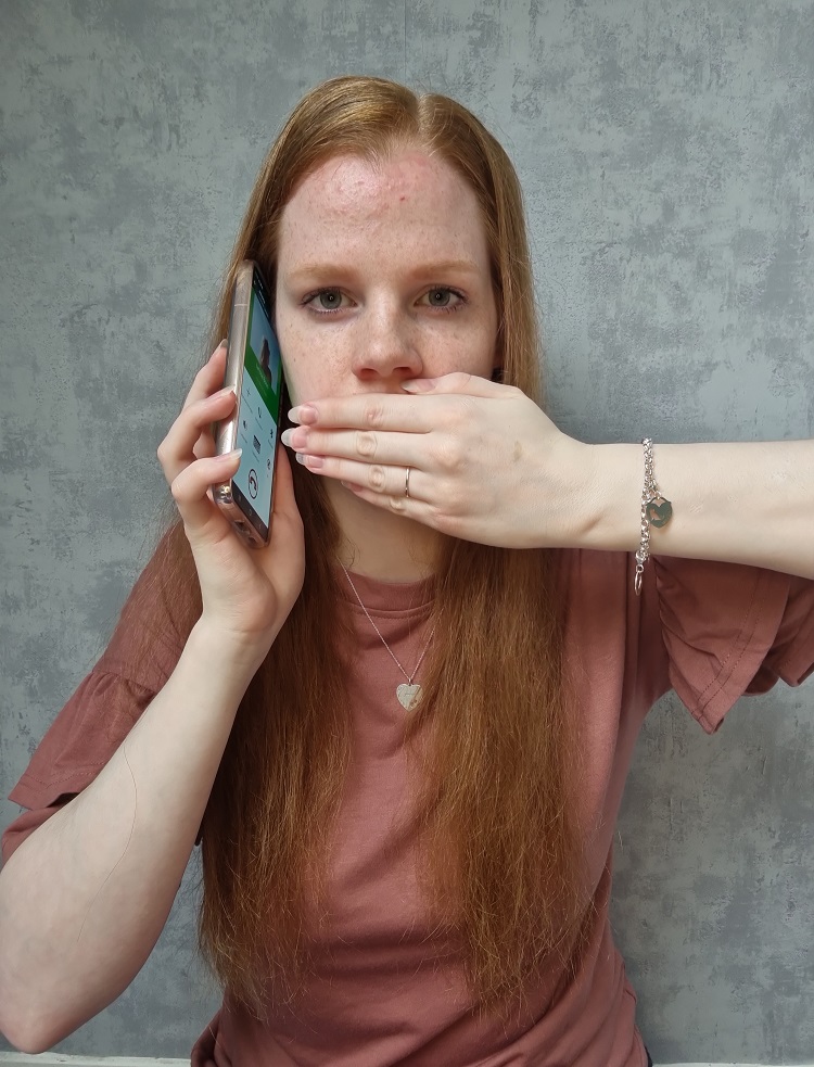 Jessica Huttinga moeite met telefoneren